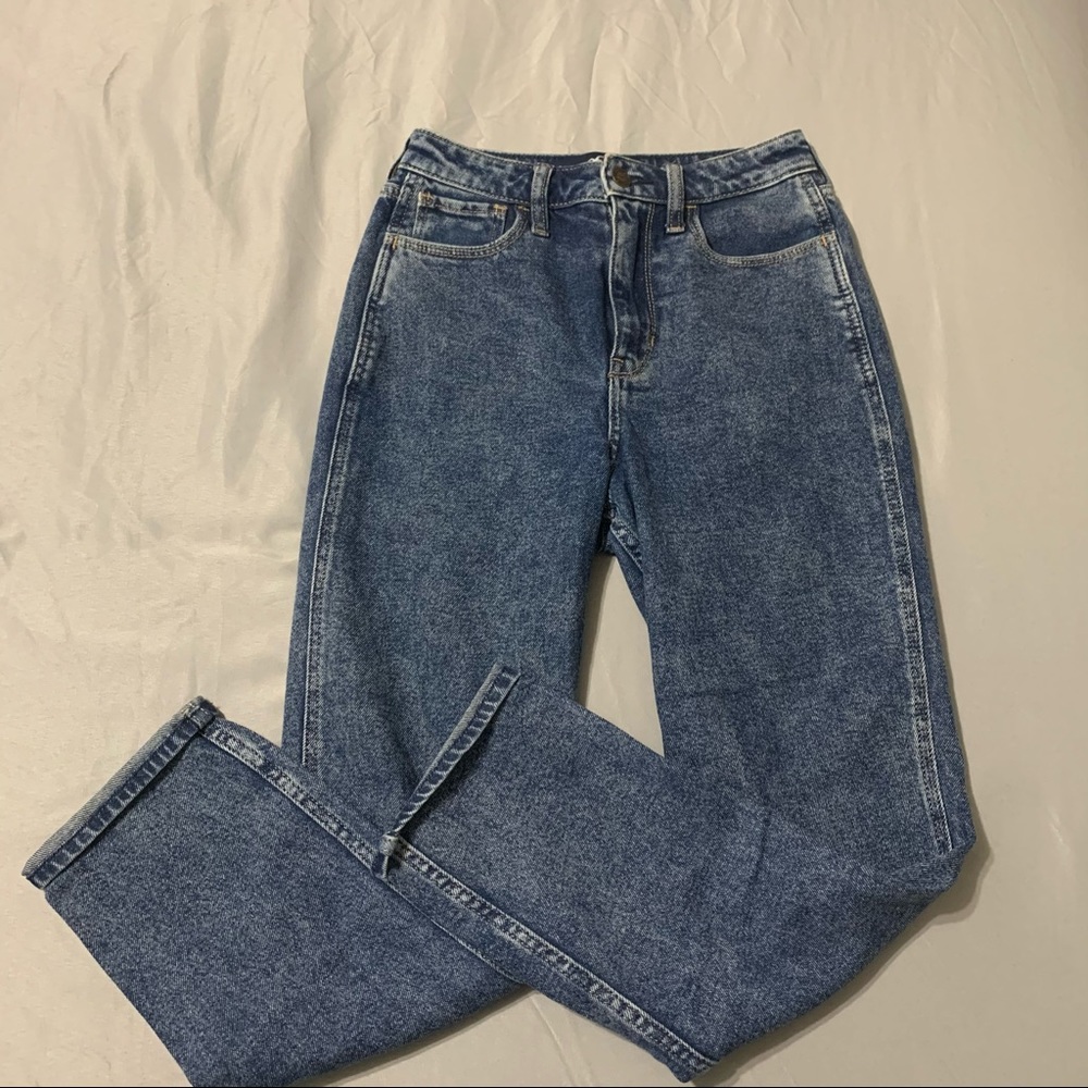 HOLLISTER | ultra high-rise mom jeans